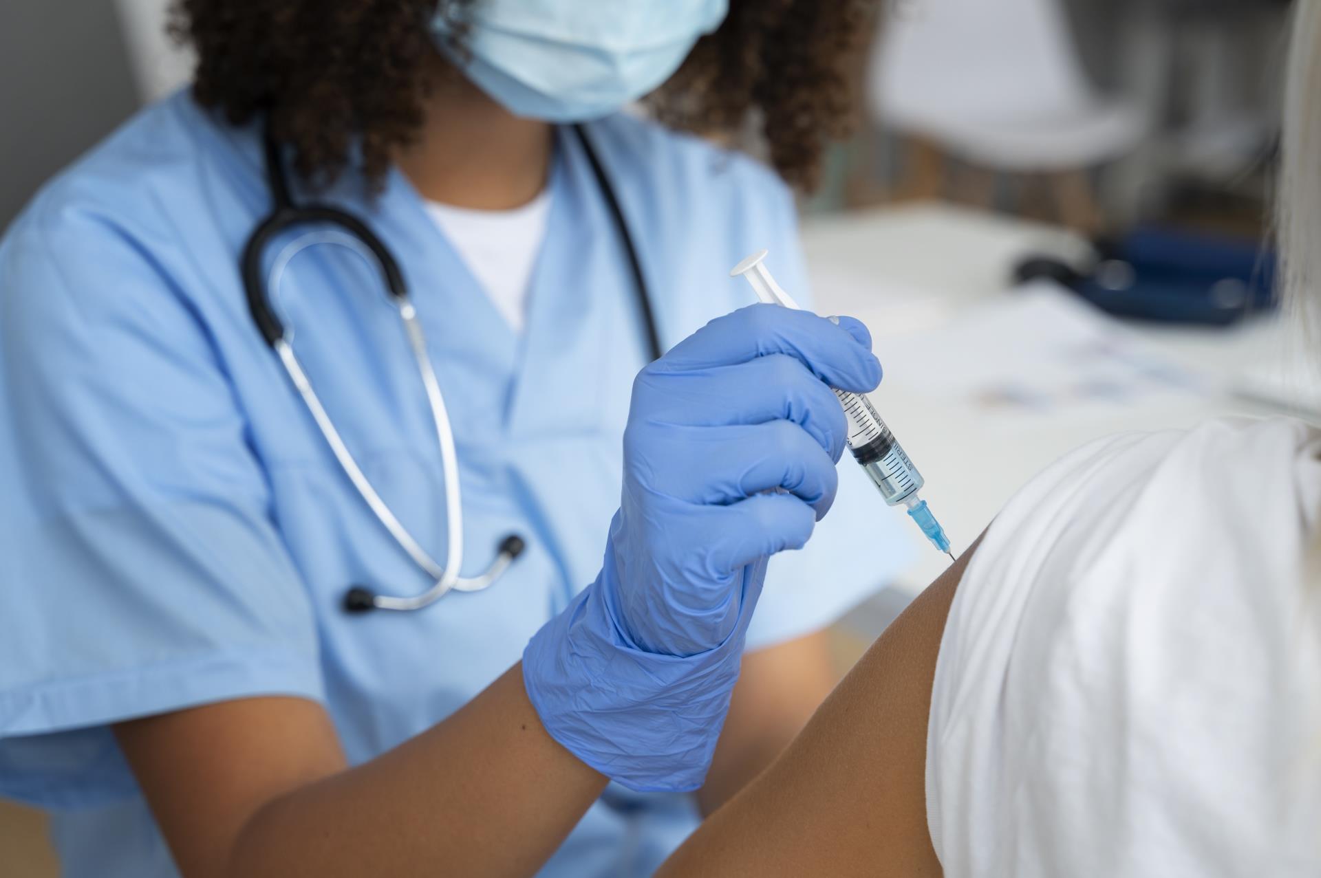 female-nurse-clinic-practicing-medicine