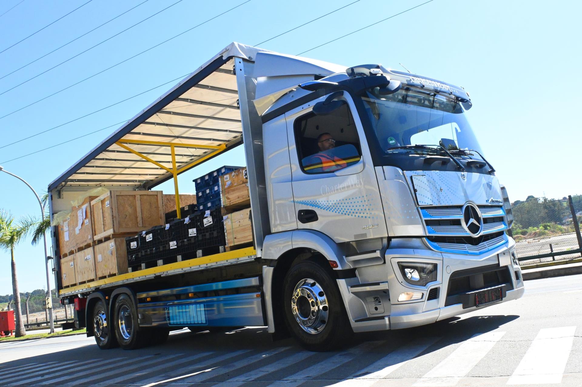 caminh&atilde;o mercedes