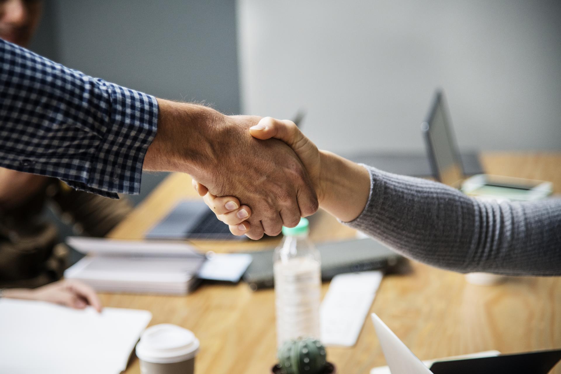 business-people-shaking-hands-agreement