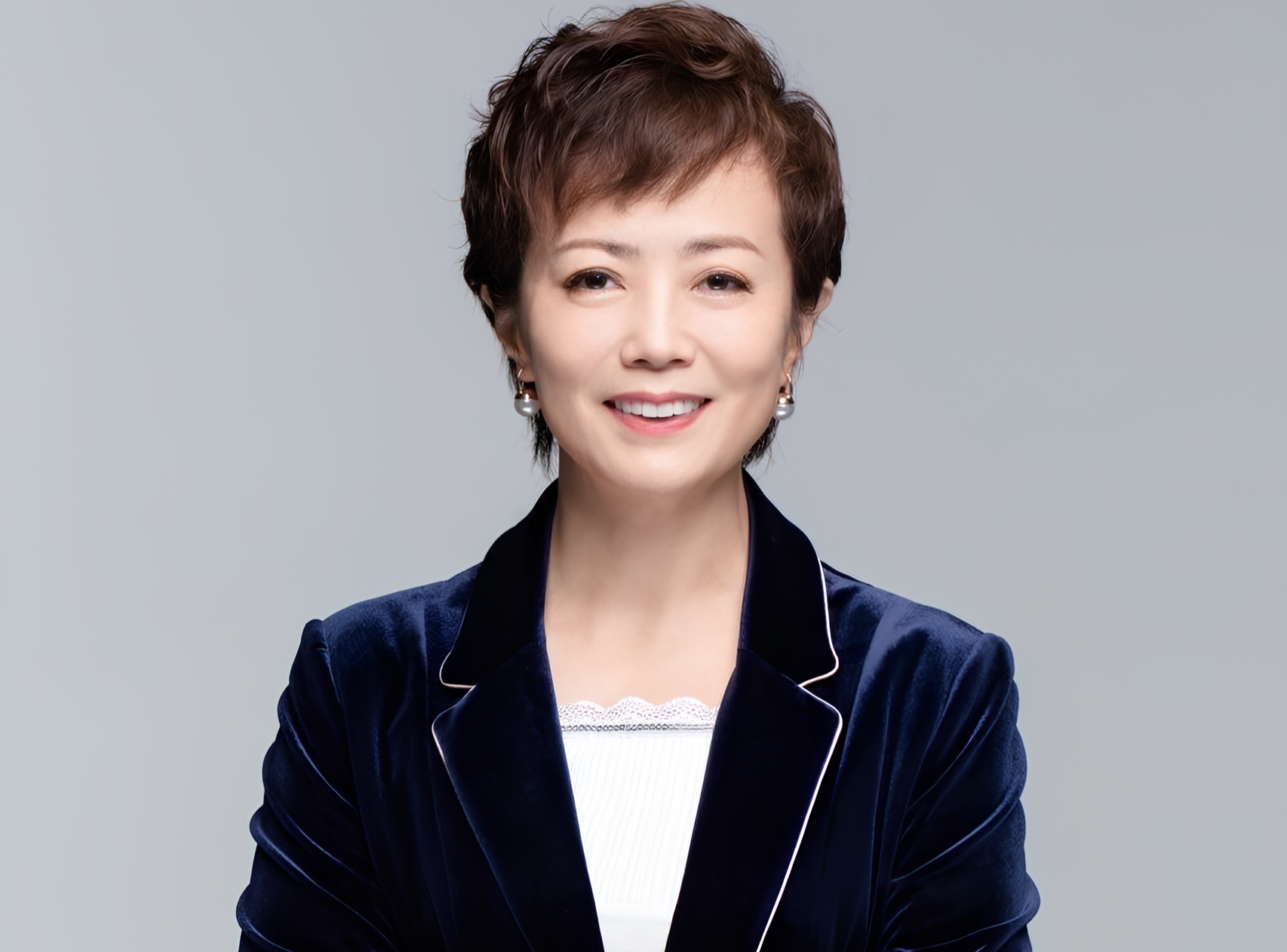 Stella-Li-Headshot-e1701305630573 (1)