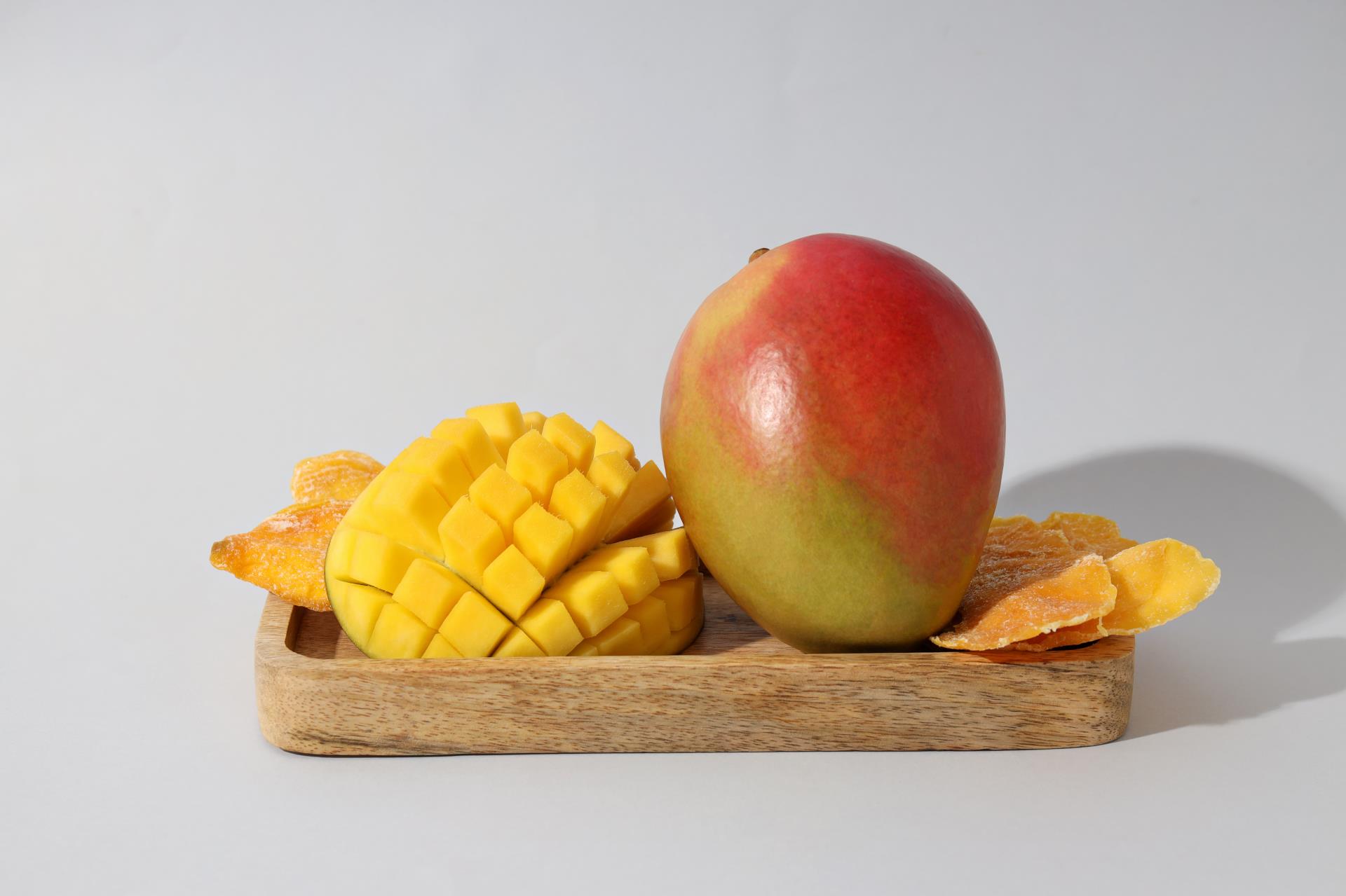 ripe-juicy-mango-wooden-board