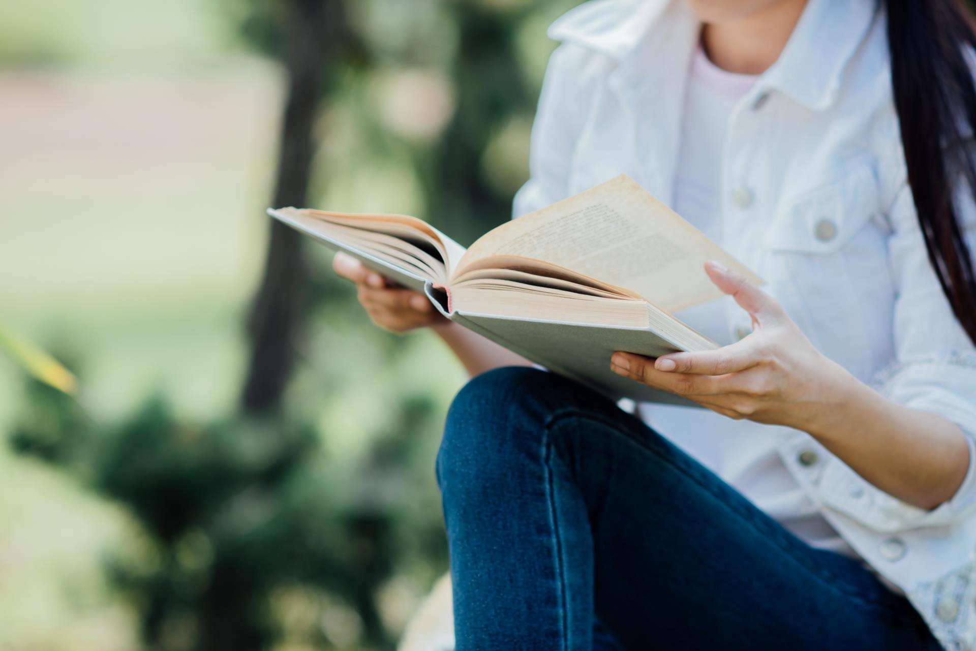 beautiful-girl-autumn-forest-reading-book