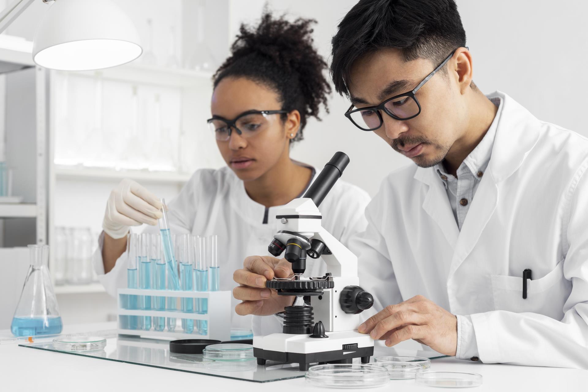 laboratory-team-working-together