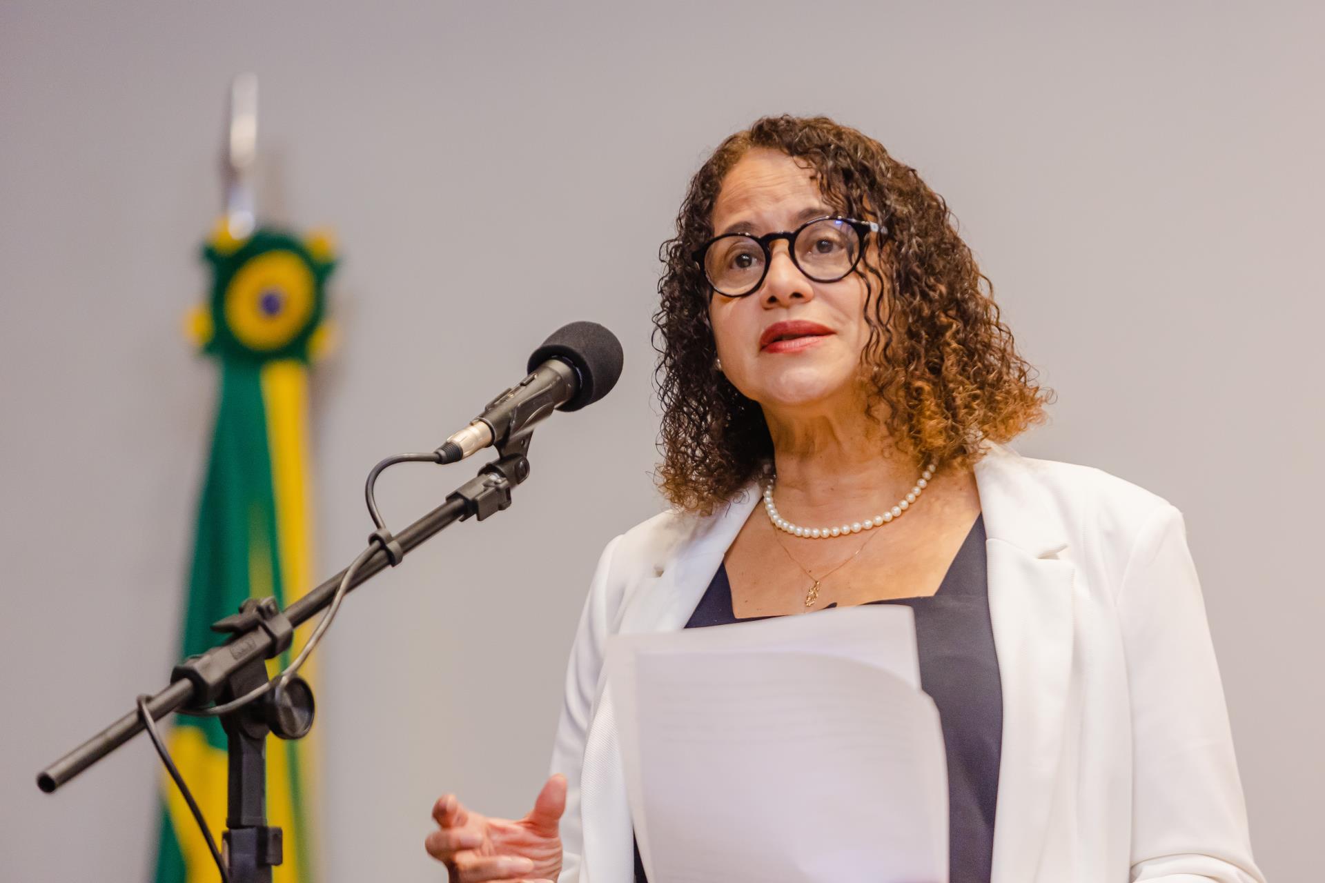 TIRAR O MICROFONE