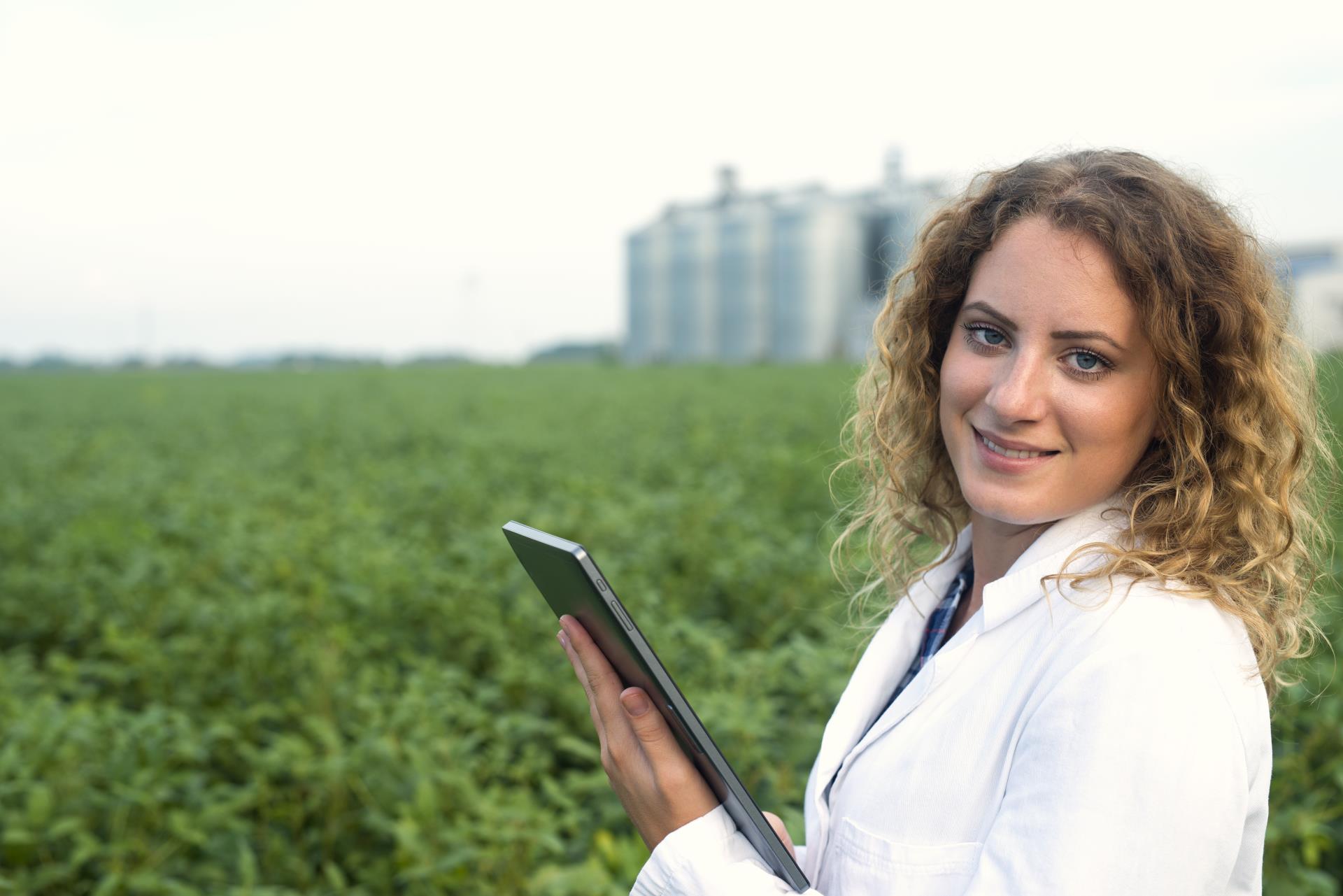 female-agronomist-with-tablet-field