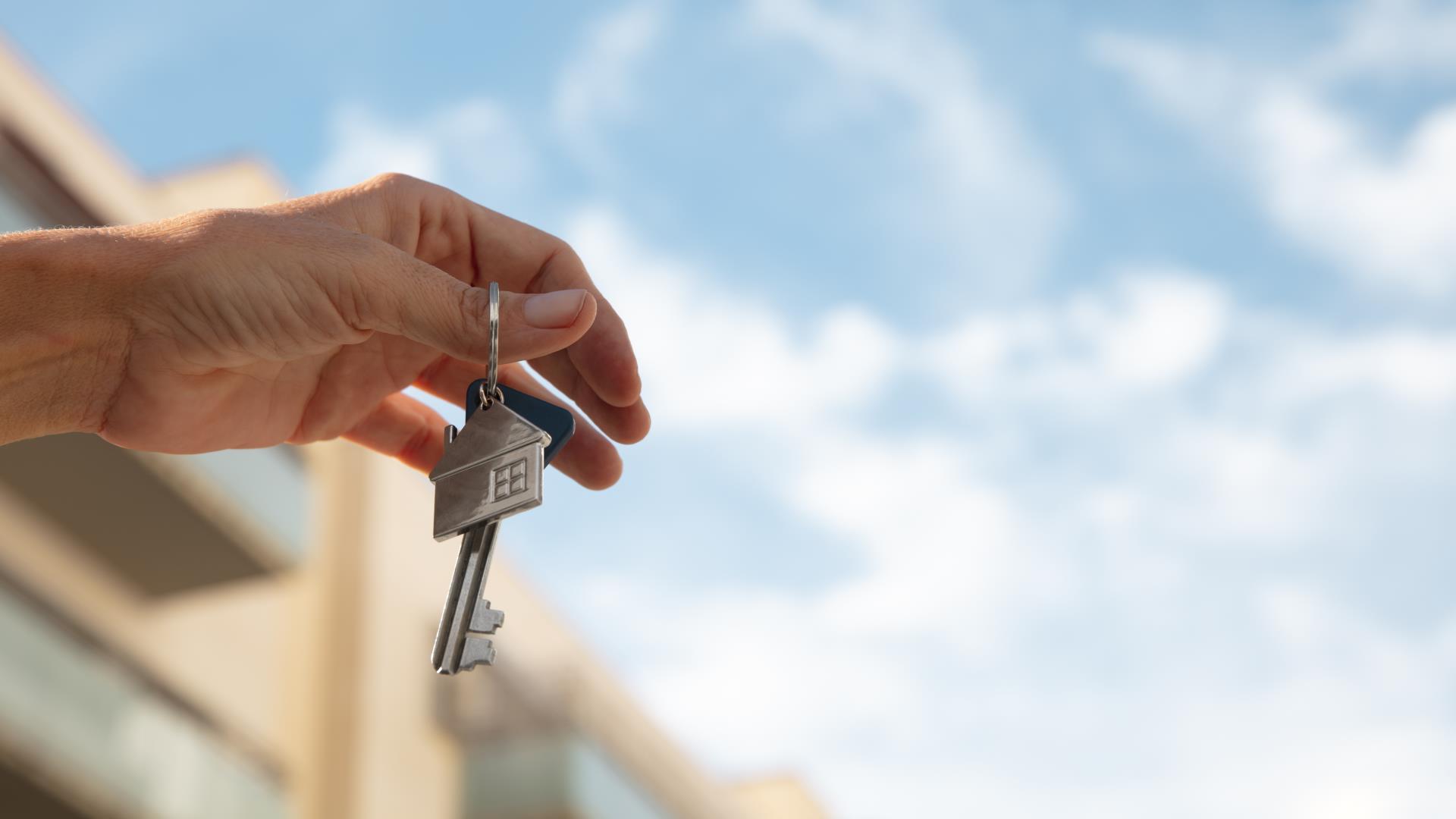hand-holding-key-with-copy-space