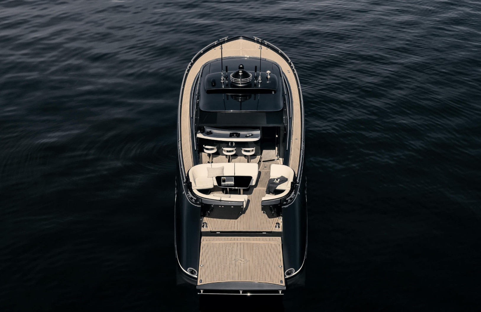 zeelander-6-motor-yacht-was-designed-to-match-its-owner-s-ferrari-superfast-182_11