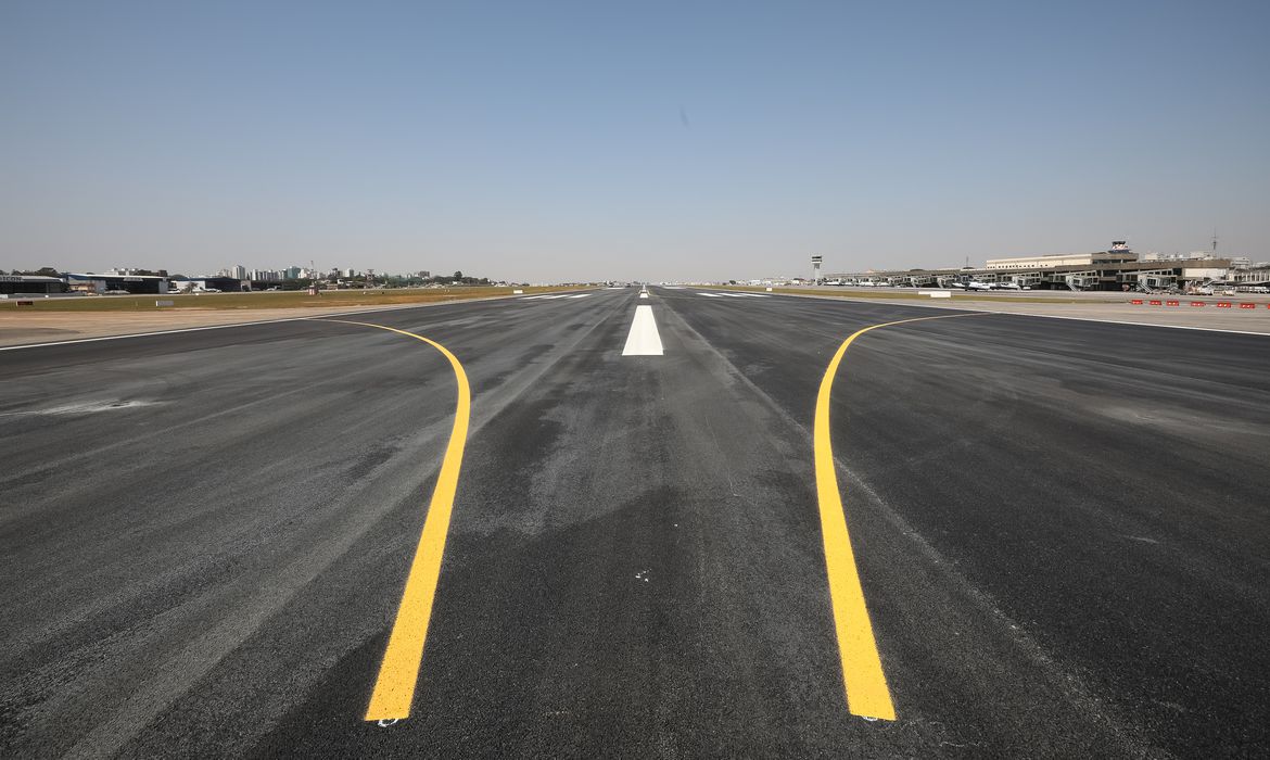 o_presidente_da_republica_jair_bolsonaro_visita_as_obras_de_recuperacao_da_pista_principal_do_aeroporto_de_congonhas20200904_0521_0