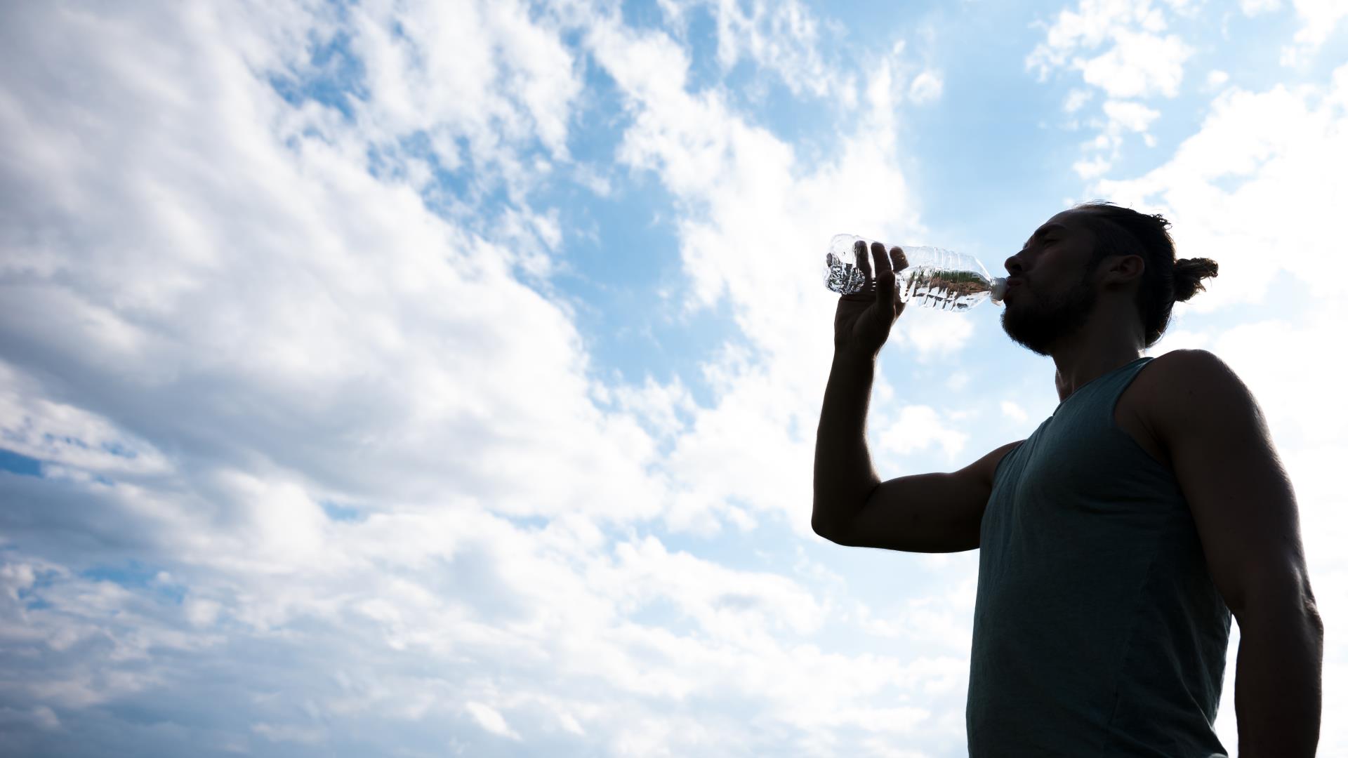 athlete-drinking-water-with-copy-space