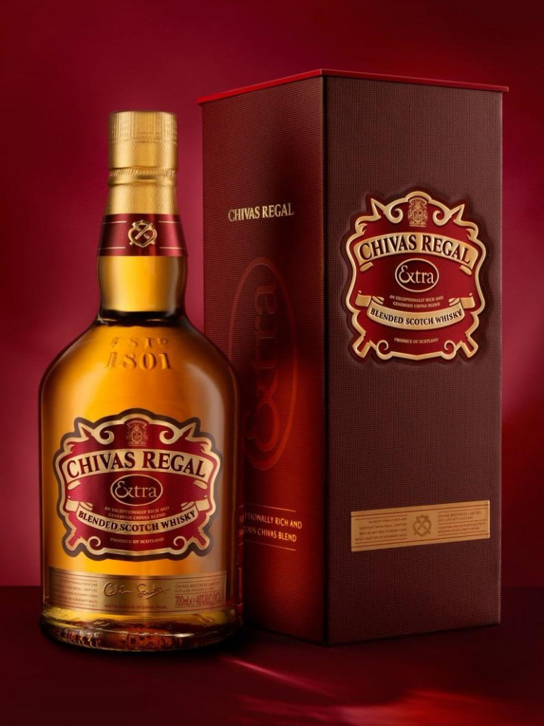 4 - Garrafa de Chivas Regal Extra