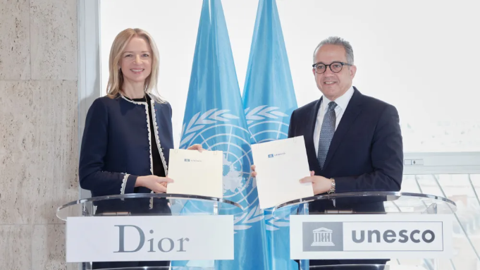 1-WOMEN@DIOR-UNESCO-THOMAS-CHENE-