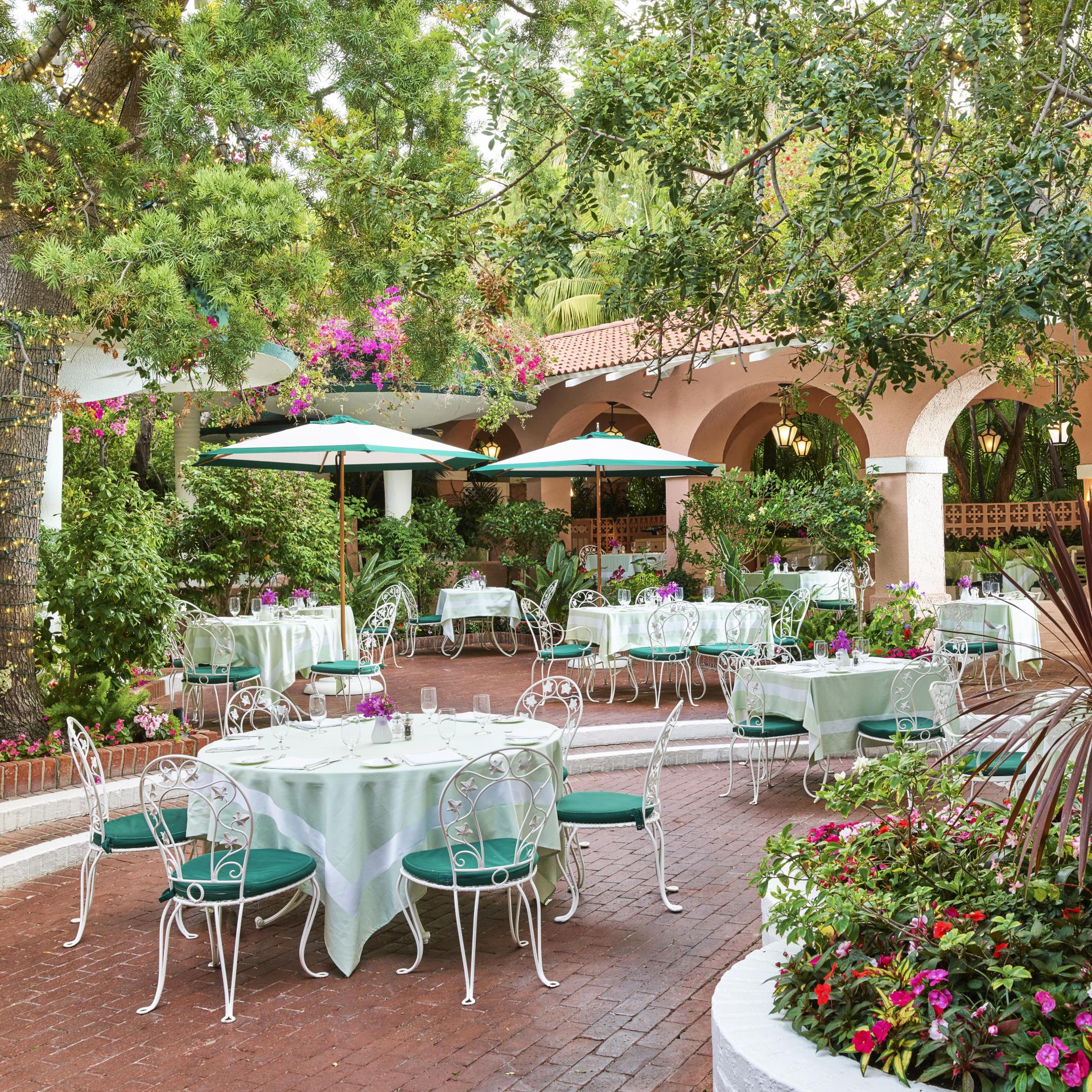 The Beverly Hills Hotel - Dining - Polo Lounge - Dorchester Collection