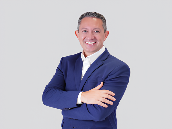 Carlos-Selestrin-1-300x225 (1)