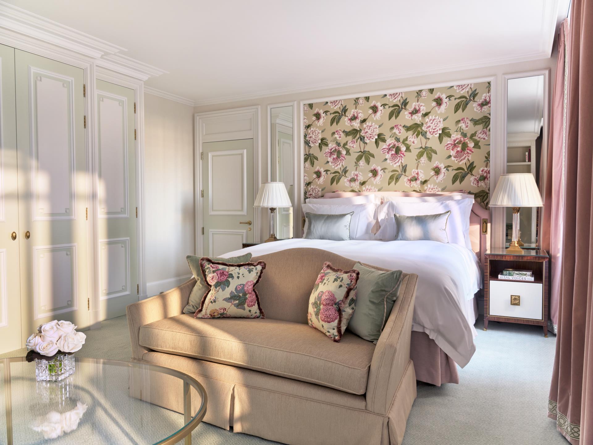 The Dorchester_Rooms and Suites_Deluxe room_Dorchester Collection (16)