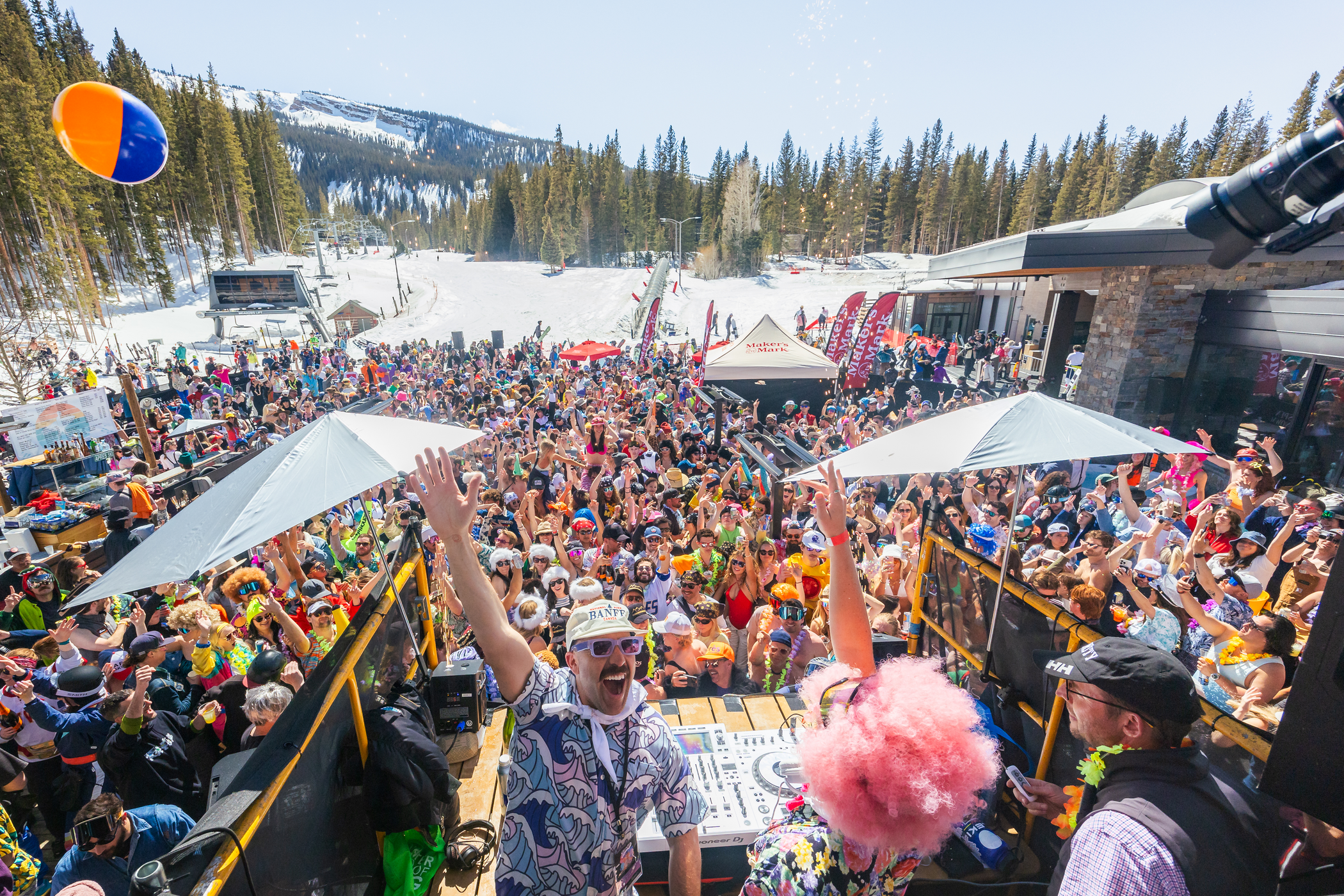 Snowmass_Closing_party_elk_camp_music_sam_ferguson_2.noexp-2100x1400-32344d0d-a9d0-421c-bf51-d8b2dea21513
