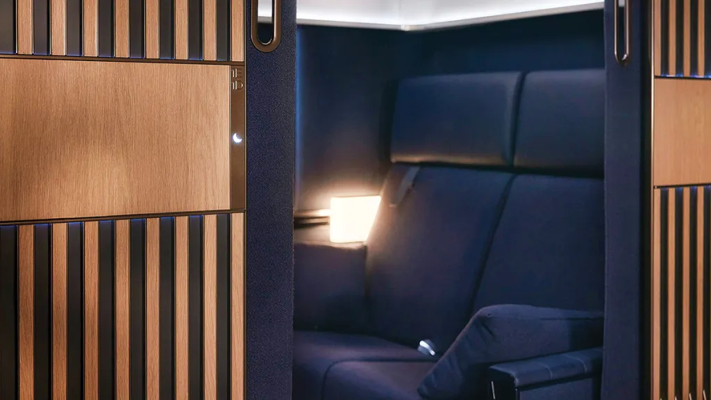 RR_FirstClass_Aviation_4