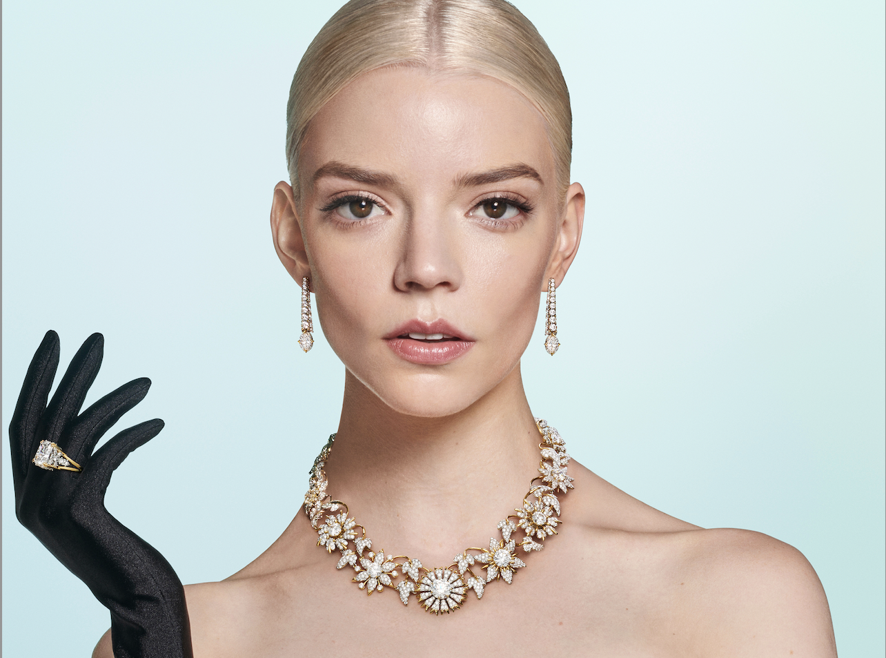 Atriz de O Gambito da Rainha é a nova embaixadora da marca Tiffany & CO.