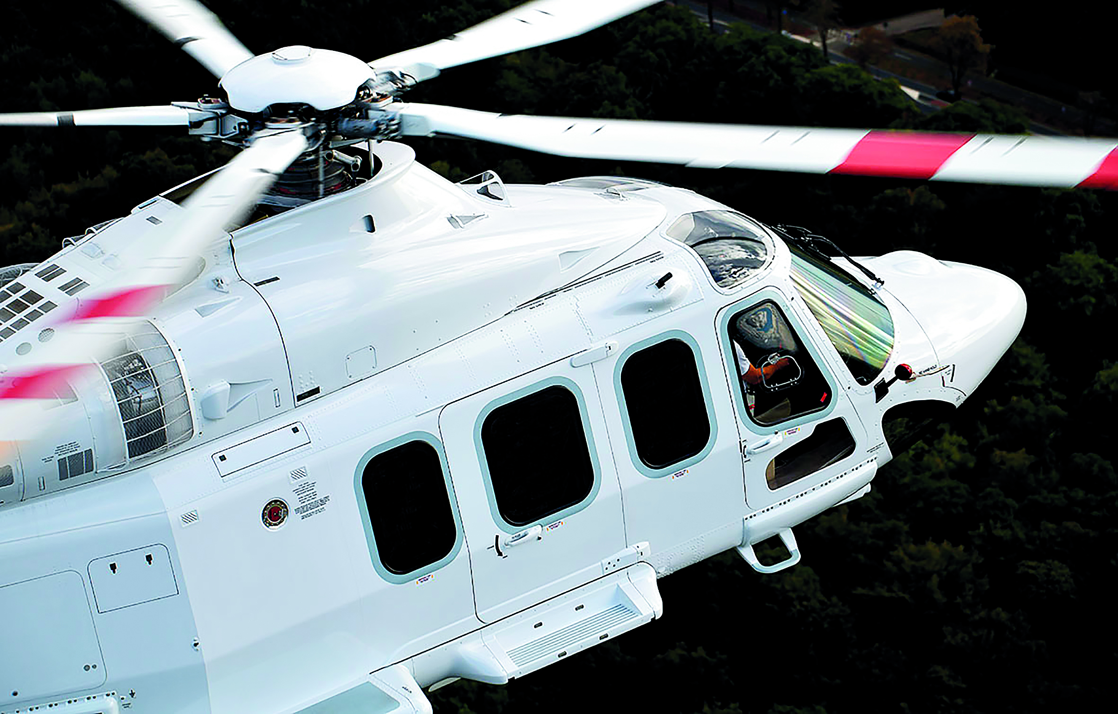 AW139-Paris2022-08_senza-riflessi (1)