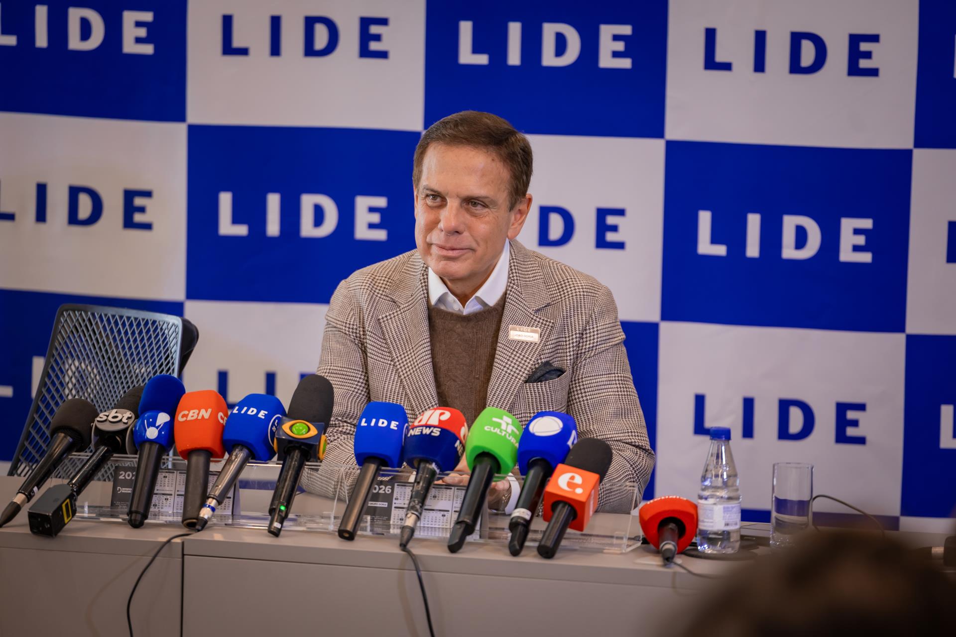 lide semi. econ.09.06.26- 300 dpi-811