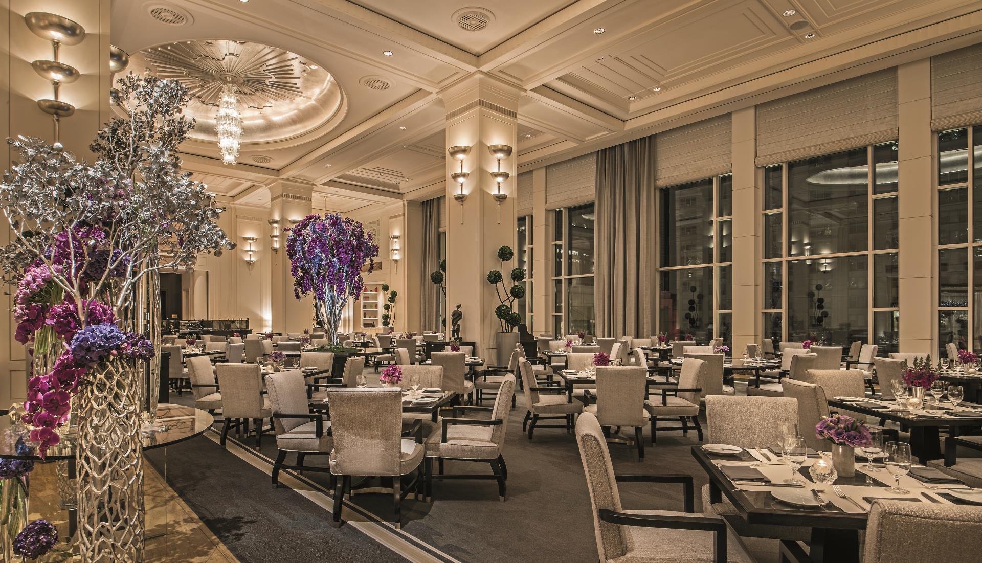 The Peninsula Chicago_The Lobby_nighttime