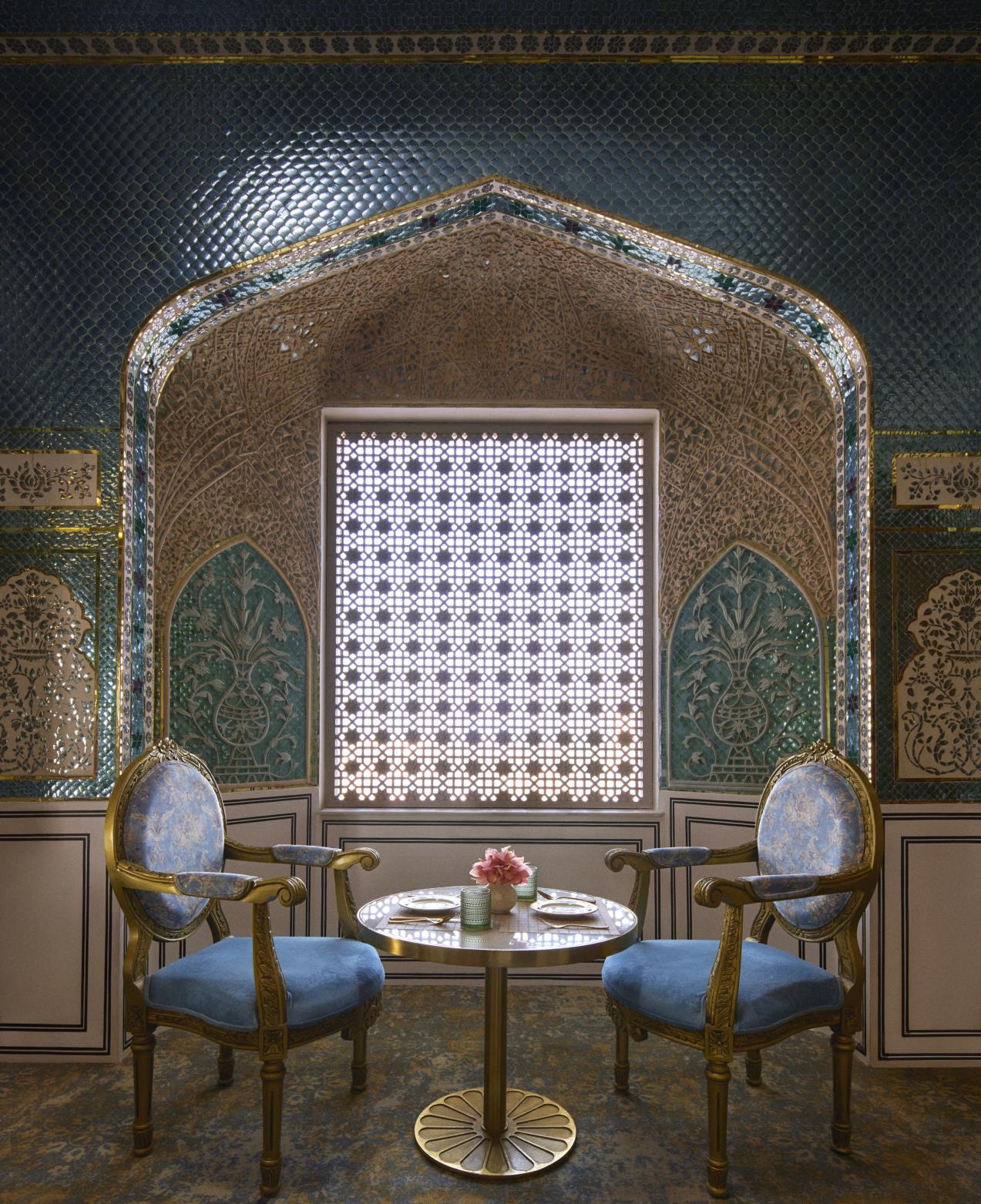 Anantara_Jewel_Bagh_Jaipur_Hotel_Restraunt_Sheesh_Mahal_Bar_Seating_View-2732x3354