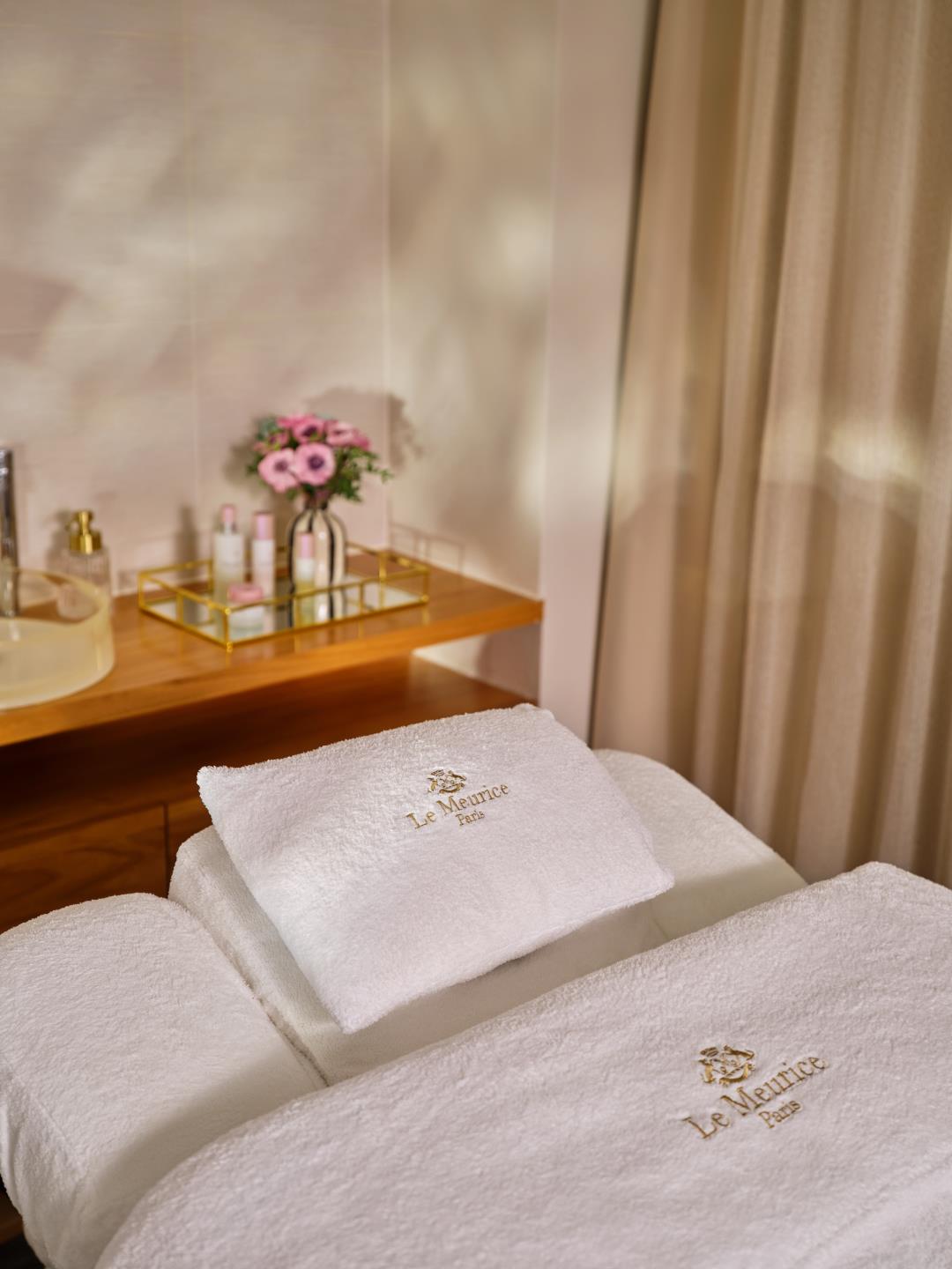 spa-valmont-pour-le-meurice-single-room-portrait-dorchester-collection