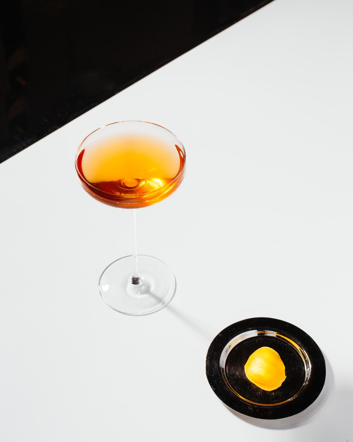 Le-Meurice-Margot-Combat-Cocktail-Club-Cosmopolitan-orange-by-Mickaël A. Bandassak