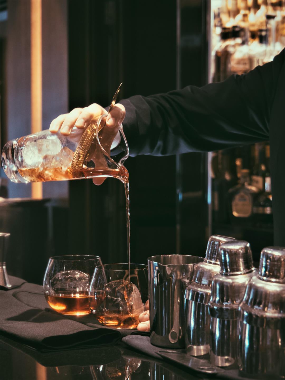45 Park Lane-BAR45-Negroni Cocktail making-Dorchester Collection