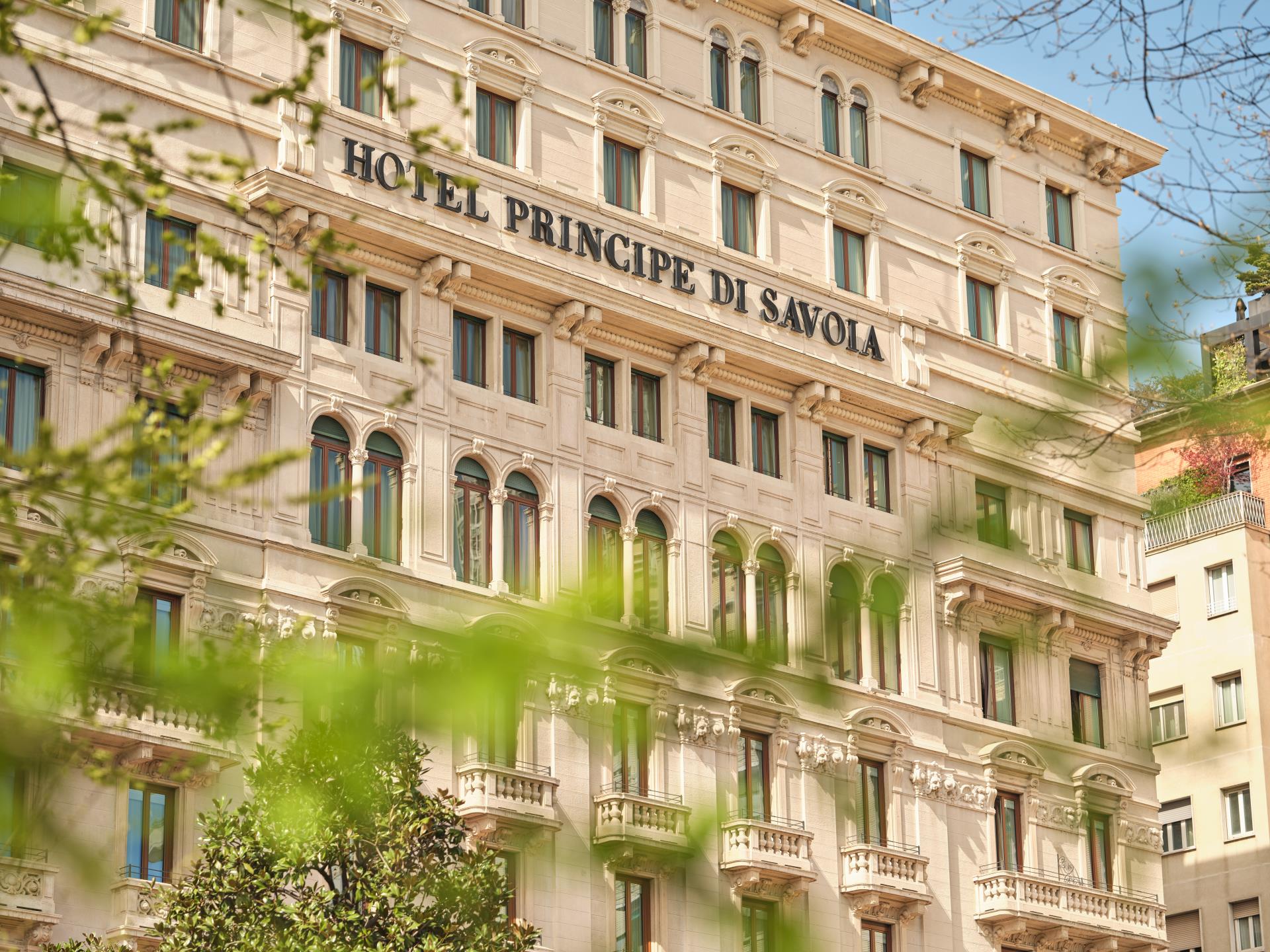 HotelPrincipediSavoia-HotelOutdoor-HotelFacadewithGreenLeaves-DorchesterCollection