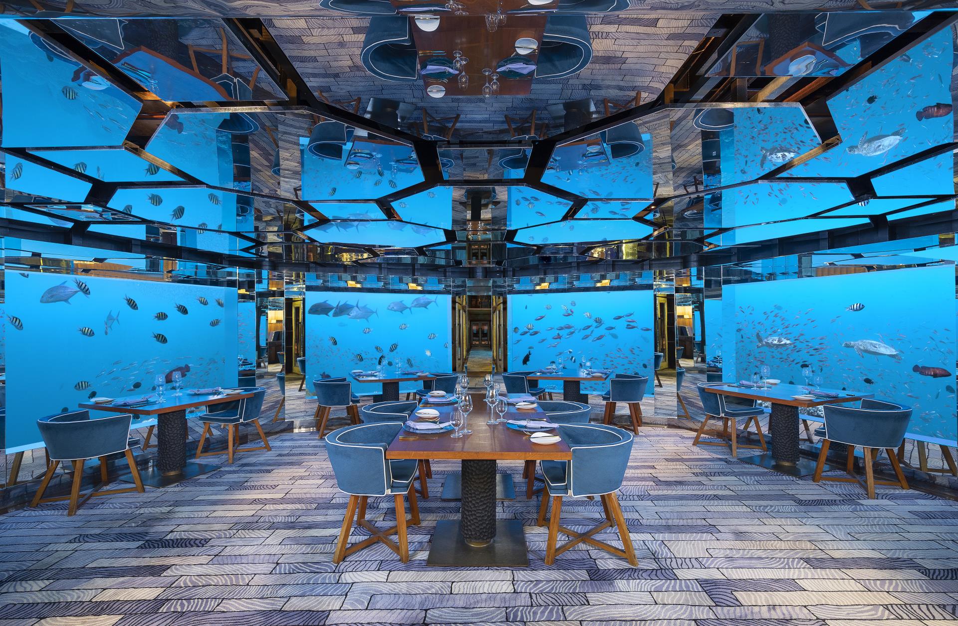 Anantara_Kihavah_Maldives_VIllas_Restaurant_SEA_wide interior-6684x4370