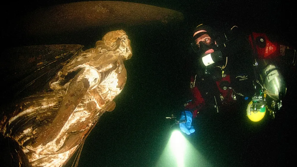 Scuba_TreasureHunting_7e6ad6