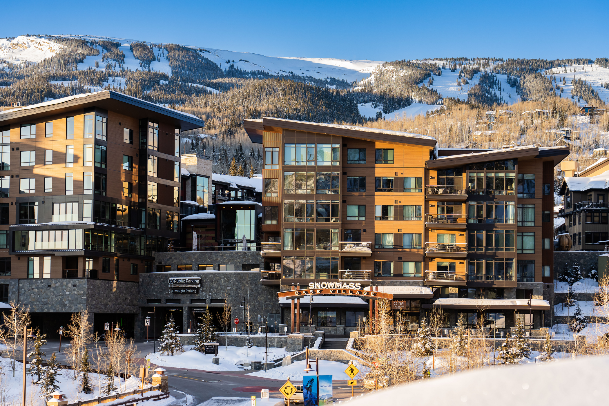 Snowmass_Base_village_winter_tamara_susa_BTX02957.noexp-2100x1400-f6f2b25a-2063-42f1-8586-29323c110015