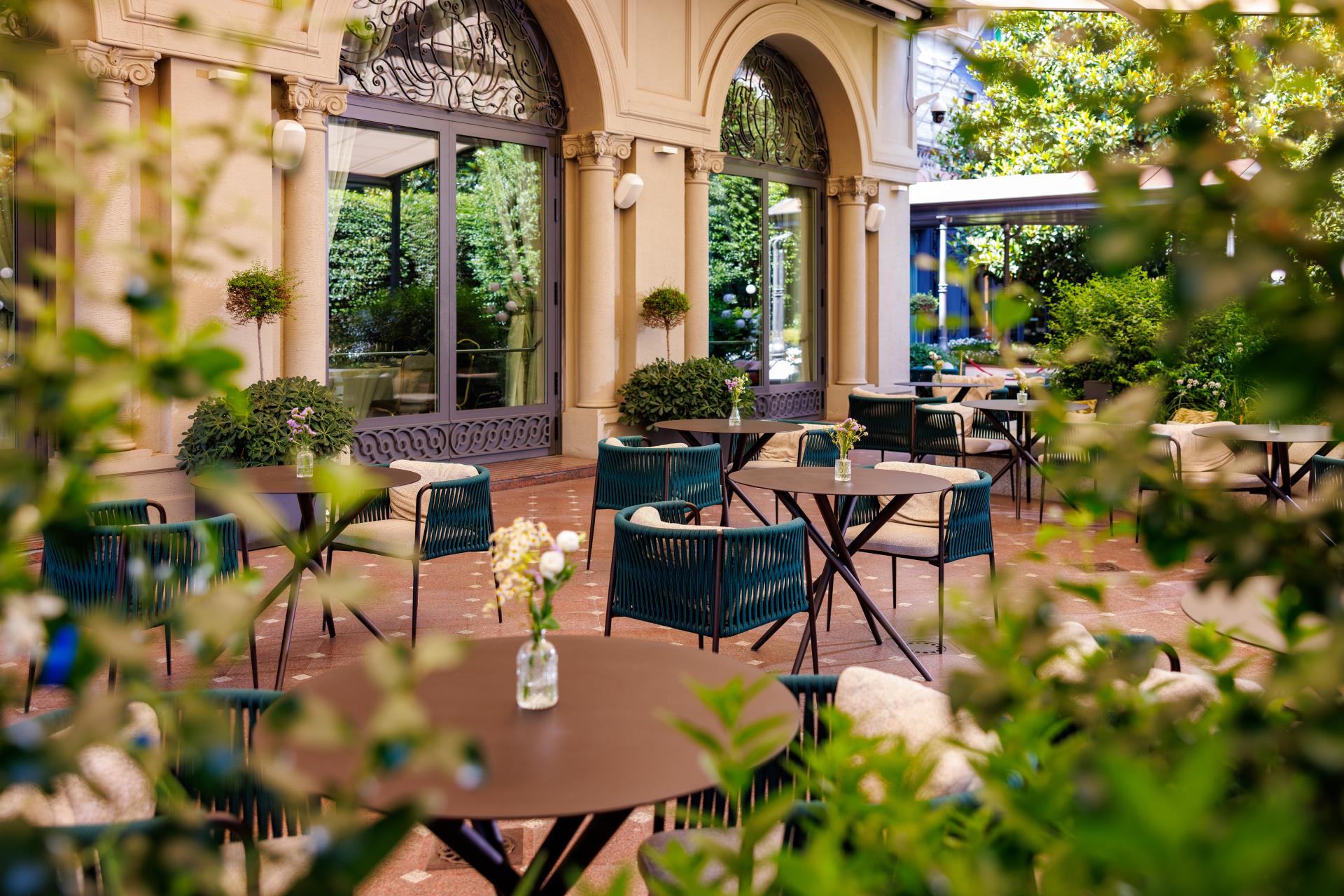 HotelPrincipediSavoia-VerandaGarden-ViewofVerandaGarden-DorchesterCollection