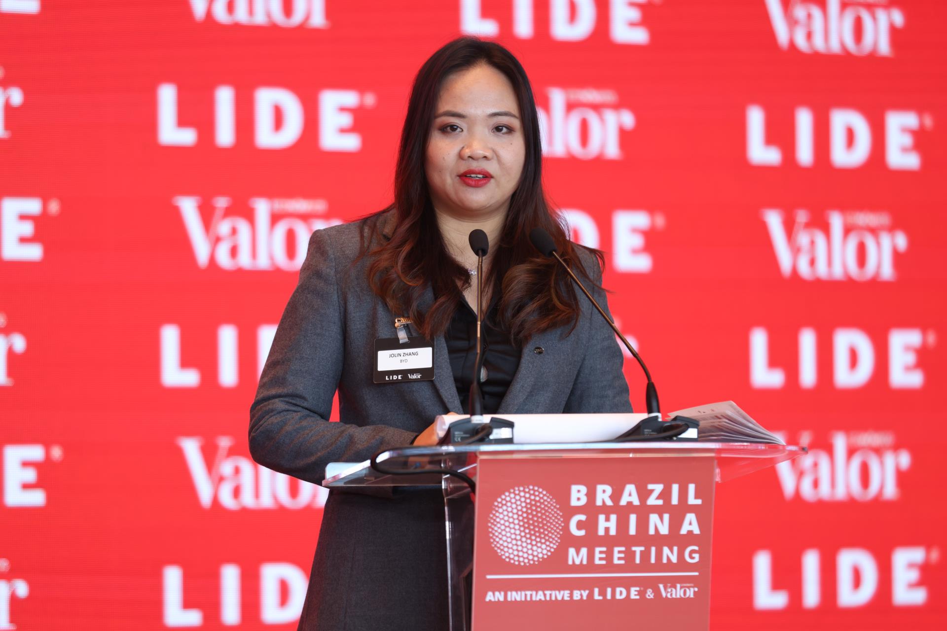 Jolin Zhang,diretora da divisão americana de vendas da BYD_Foto_Ding Hongzheng_Shuyi_LIDE (2)