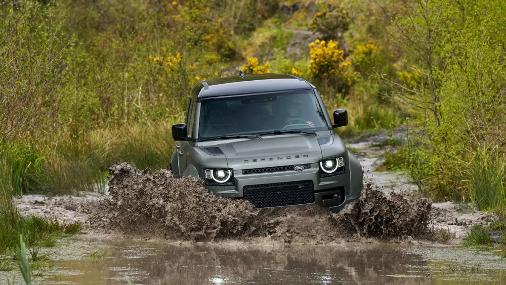 
O Defender Octa da Land Rover é uma fera off-road que não compromete o conforto