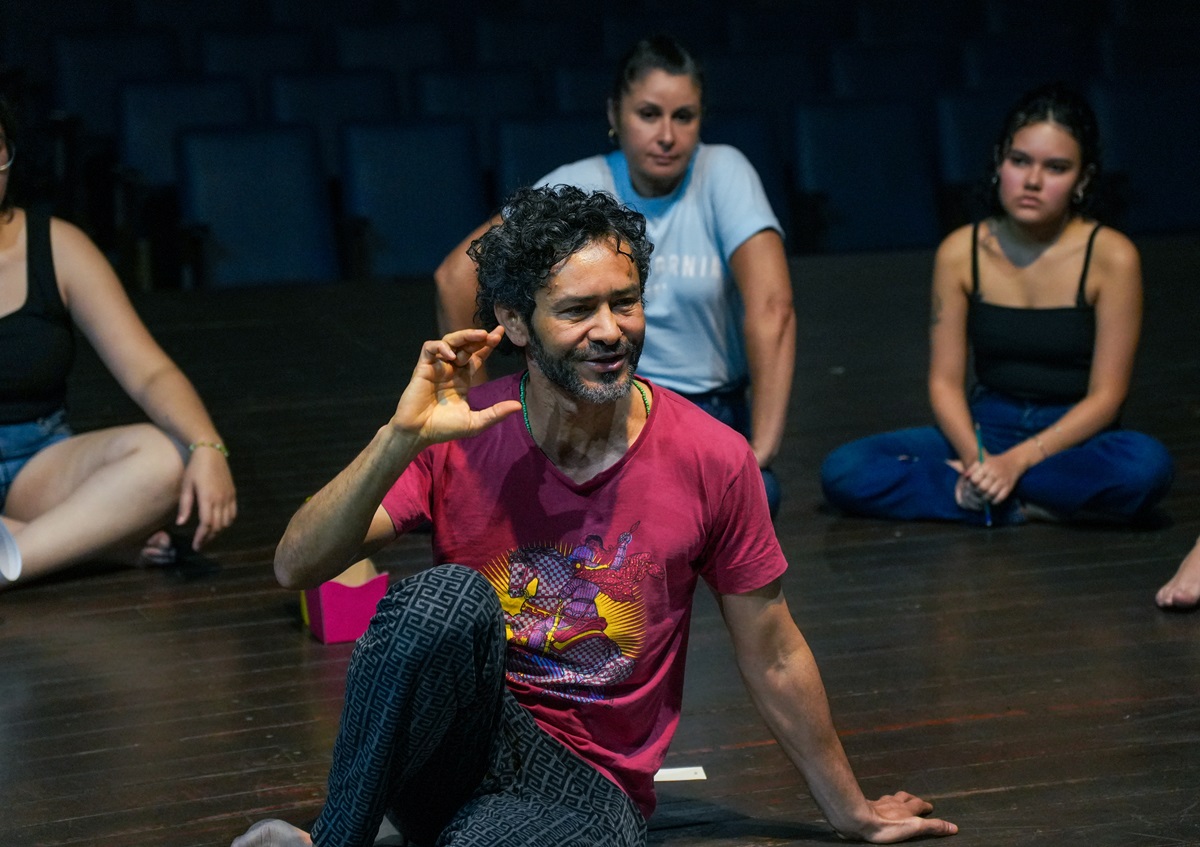 Oficina com Dinho Lima Flor movimenta o fim de semana com teatro e experimentação
