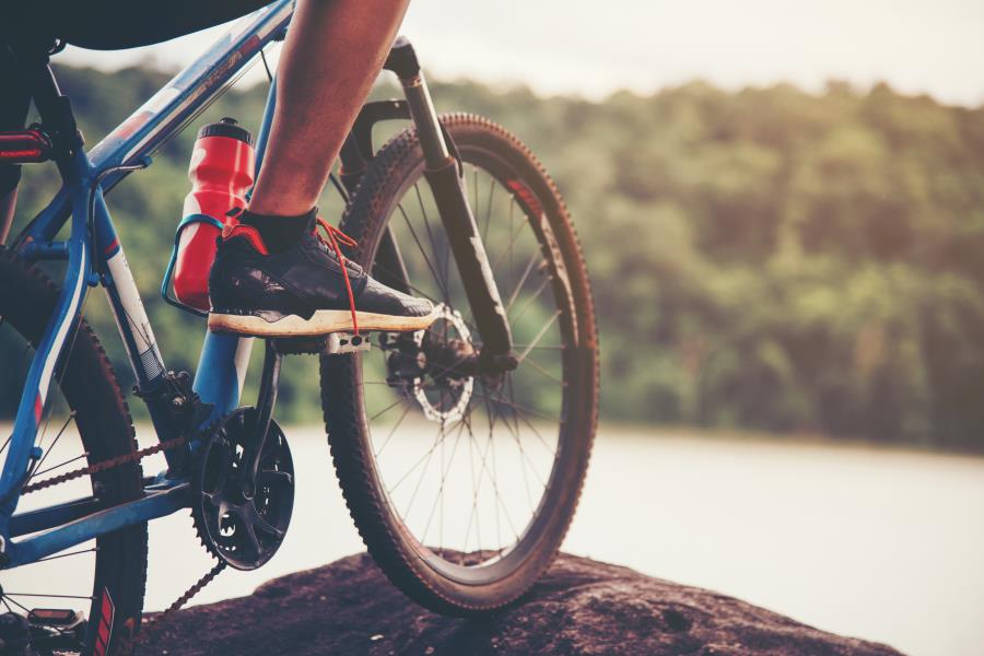 Pedalar ajuda a evitar e combater artrose nos joelhos, aponta estudo 