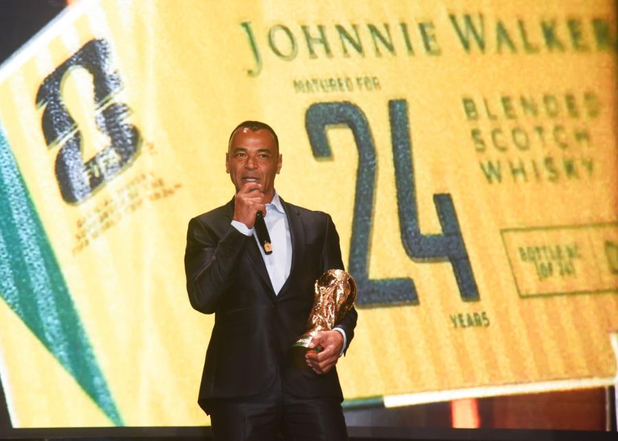 Cafu aposta na esperança do torcedor brasileiro durante evento da Johnnie Walker em São Paulo 