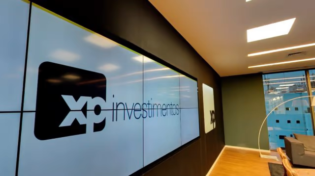 XP tem lucro líquido ajustado de R$ 987 milhões no 1º trimestre, alta de 17%