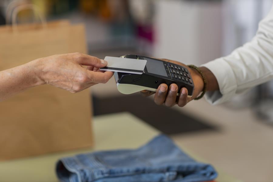 Dia das Mães deve movimentar R$ 17 bilhões em 2026, aponta pesquisa Abecs/Datafolha