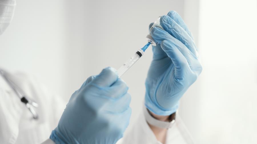Nova vacina no SUS: o que muda na proteção de bebês contra meningite