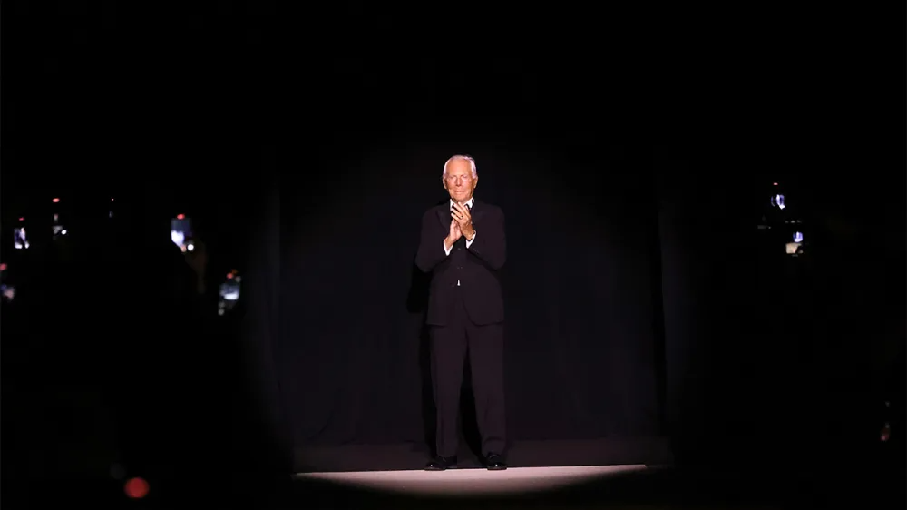 Giorgio Armani, o mestre da moda italiana, morre aos 91 anos
