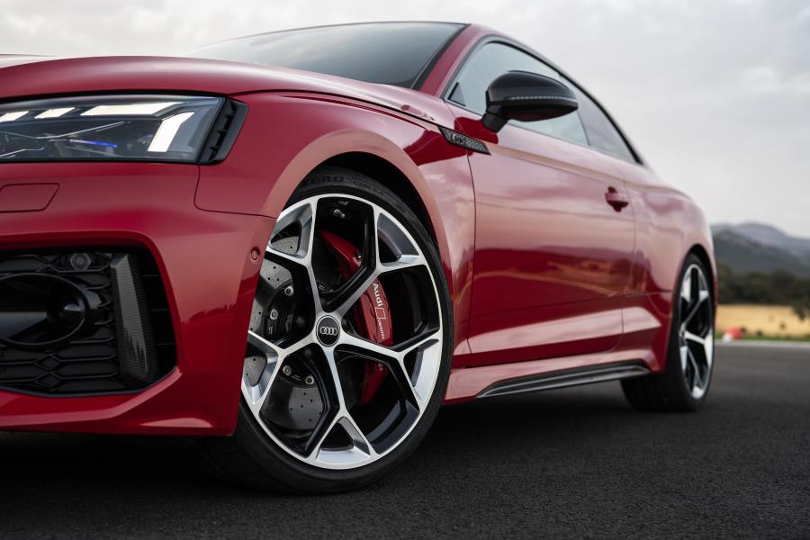 Audi RS 5 Competition Plus e RS 5 Competition Plus Track oferecem condução primorosa e com o máximo desempenho