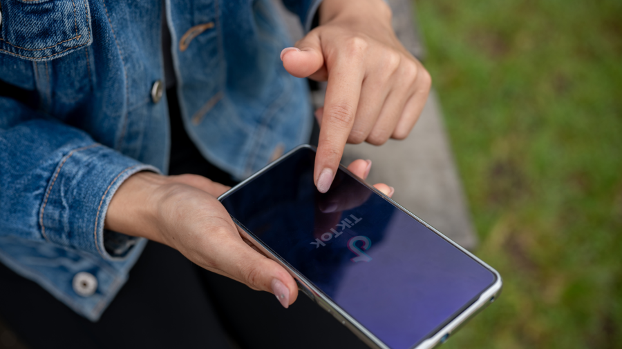 Busca no TikTok cresce 40% e redesenha jornada de consumo no Brasil, do interesse ao clique final