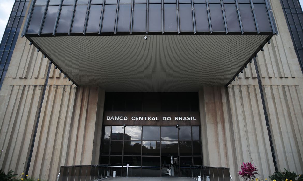 Banco Central registra recorde de remessas de dólares para o Brasil