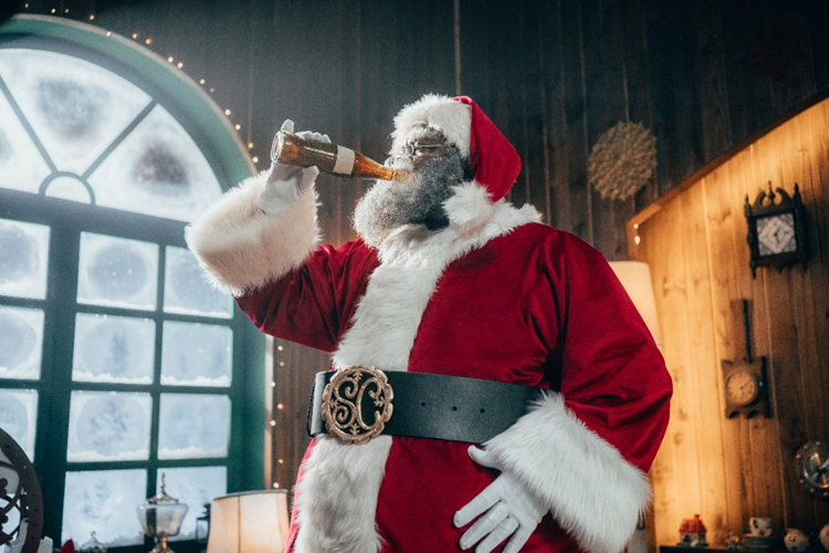 Coca-Cola apresenta nova campanha de natal, 'Desperte o Papai Noel que há em você' 