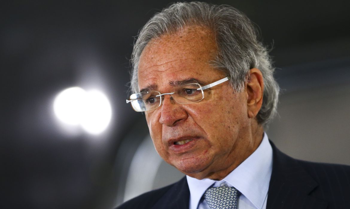 Guedes diz que governo vai liberar R$ 1 bi para educação