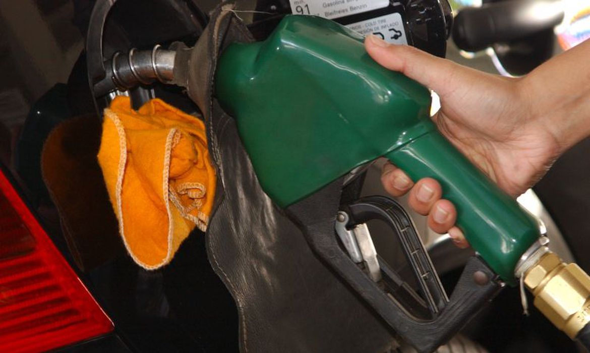 Preço da gasolina chega a R$ 7,27 e é o mais alto registrado pela ANP