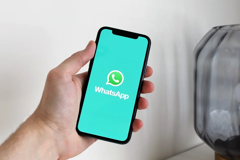 WhatsApp permite mensagens temporárias como padrão