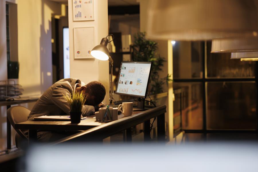 Burnout cresceu 823% em quatro anos no Brasil e já custa R$ 400 bilhões por ano em produtividade